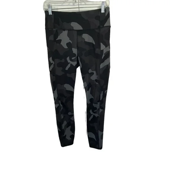 Athleta Camo Contender Leggings 7/8 Zip Pocket size S - Picture 2 of 13